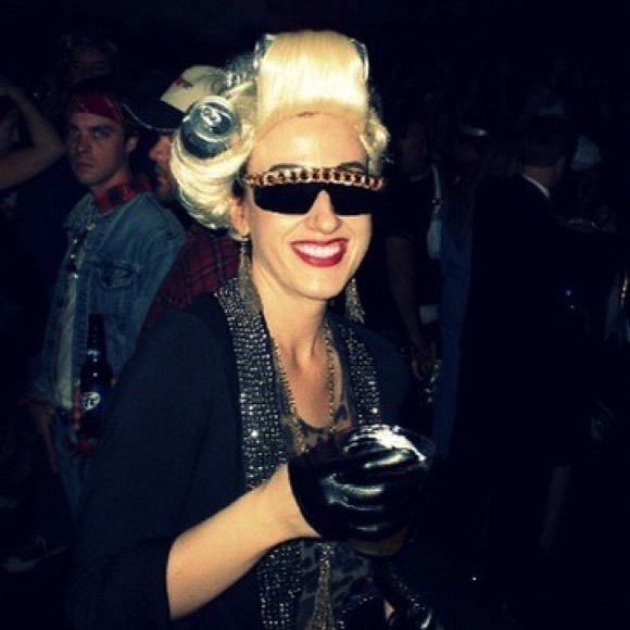 Hi!  I’m Crystal, Poshmark Ambassador - Picture 5 of 8